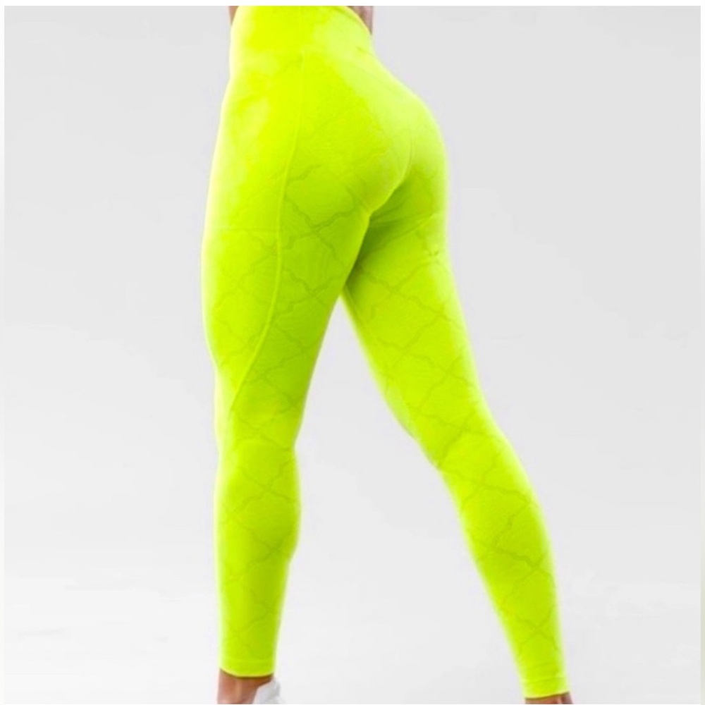 SheFit - Neon Leggings with Pocket.